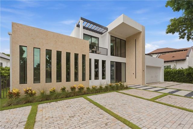 590 6th AVE N, Naples, FL 34102