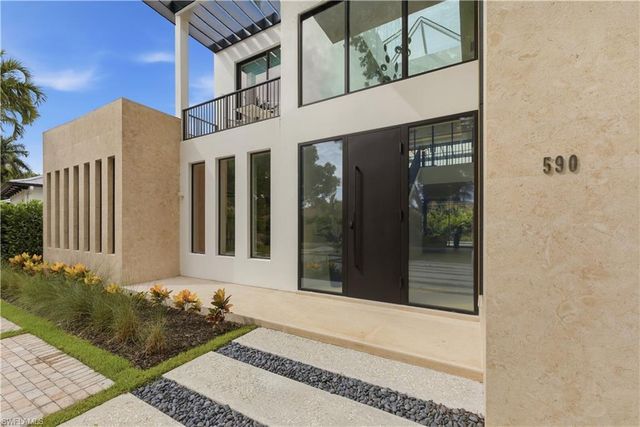 590 6th AVE N, Naples, FL 34102