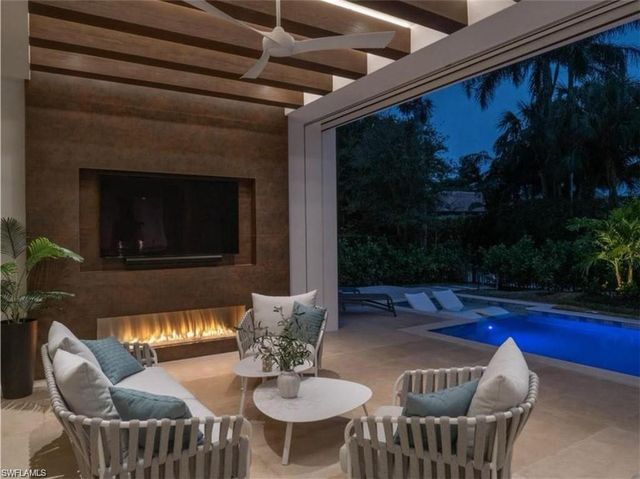 590 6th AVE N, Naples, FL 34102