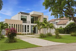 590 6th AVE N, Naples, FL 34102