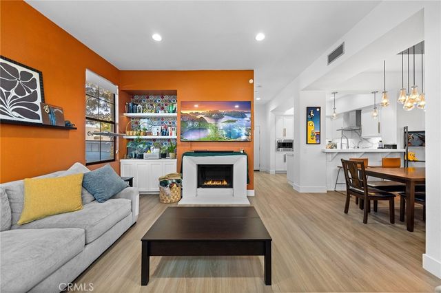 551 W Maple Ave, Orange, CA 92868