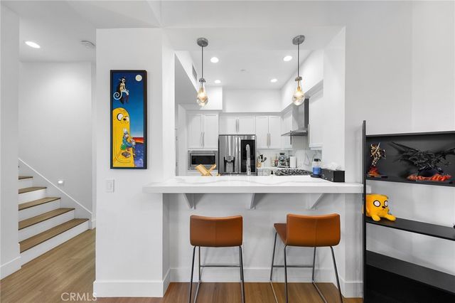 551 W Maple Ave, Orange, CA 92868