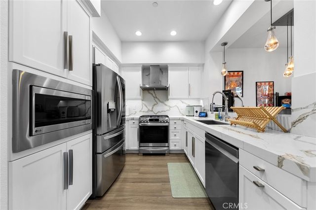 551 W Maple Ave, Orange, CA 92868