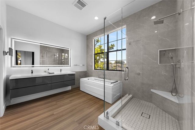 551 W Maple Ave, Orange, CA 92868