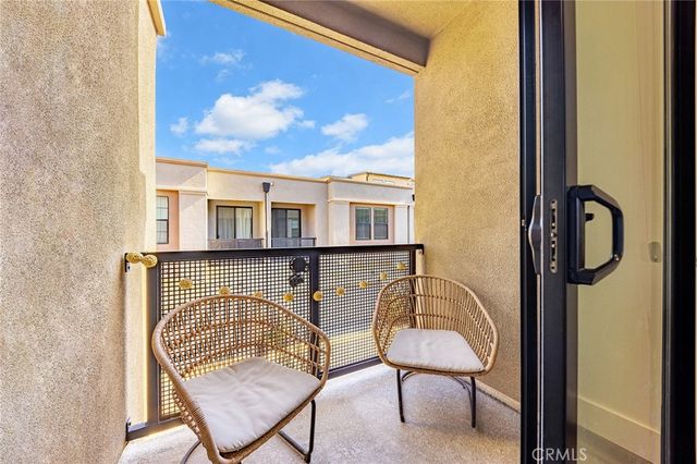 551 W Maple Ave, Orange, CA 92868