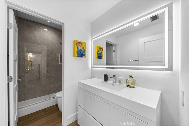551 W Maple Ave, Orange, CA 92868