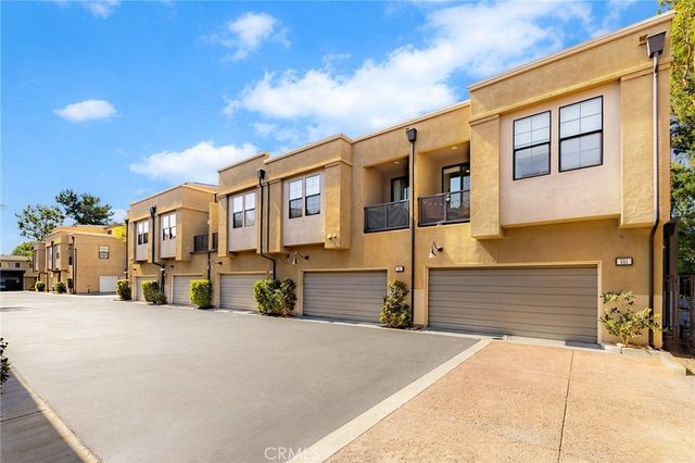 551 W Maple Ave, Orange, CA 92868
