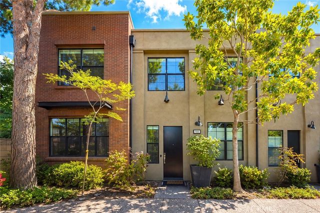 551 W Maple Ave, Orange, CA 92868