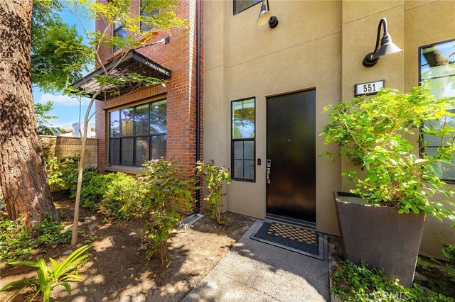 551 W Maple Ave, Orange, CA 92868