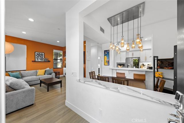 551 W Maple Ave, Orange, CA 92868