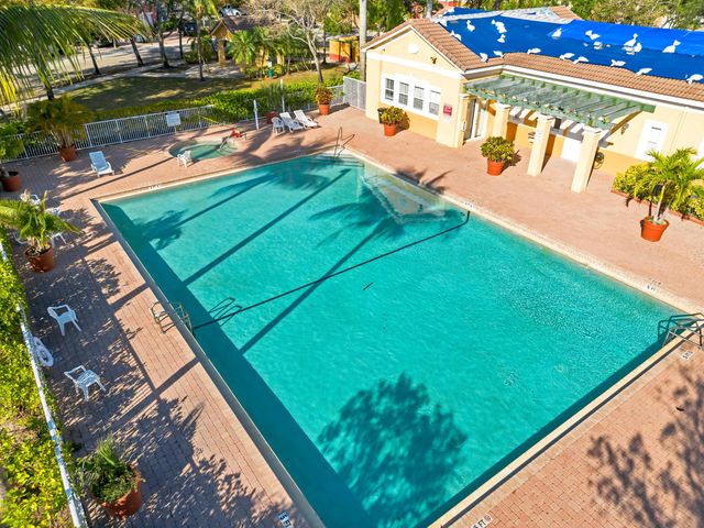 1015 Shoma Drive 1015, Royal Palm Beach, FL 33414