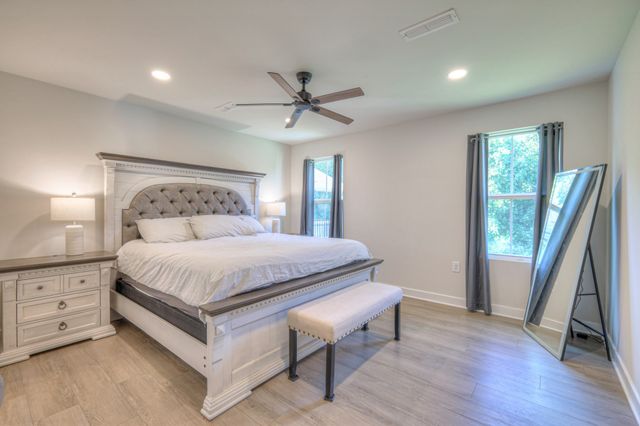 525 Streamview Dr, White House, TN 37188