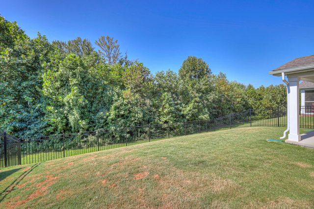 525 Streamview Dr, White House, TN 37188
