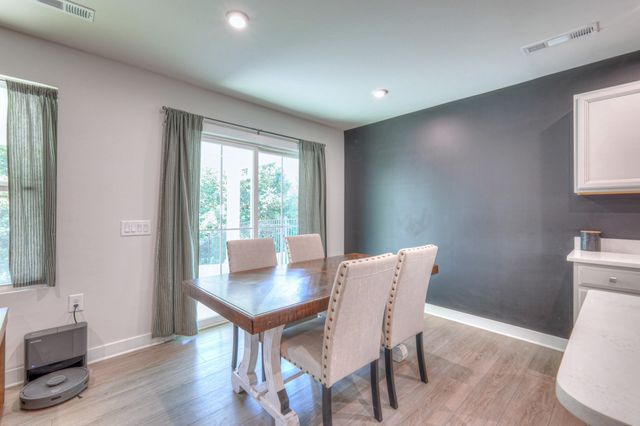 525 Streamview Dr, White House, TN 37188