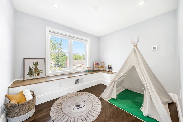 15 Noble St 15, Newton, MA 02465