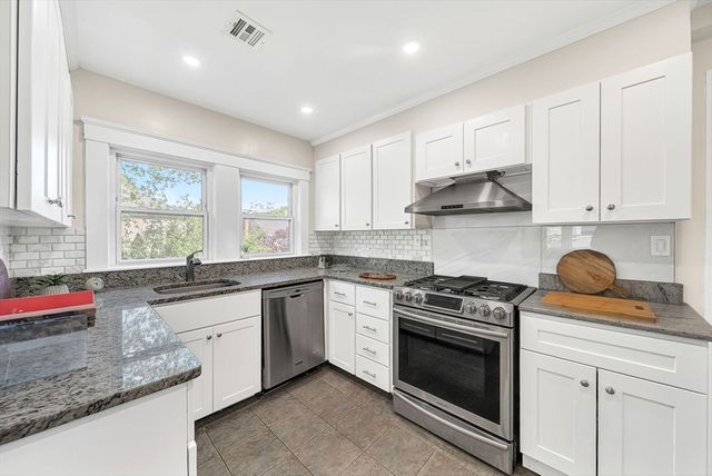 15 Noble St 15, Newton, MA 02465