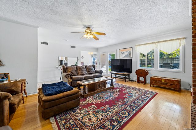 2212 FM 466, Seguin, TX 78155