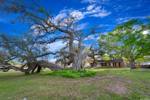 2212 FM 466, Seguin, TX 78155