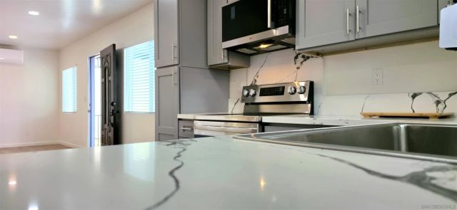 8836 Valencia St, Spring Valley, CA 91977