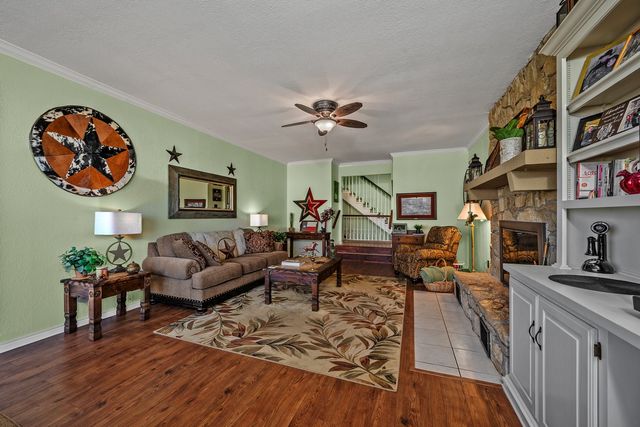 127 W Eagleview Circle, Pottsboro, TX 75076