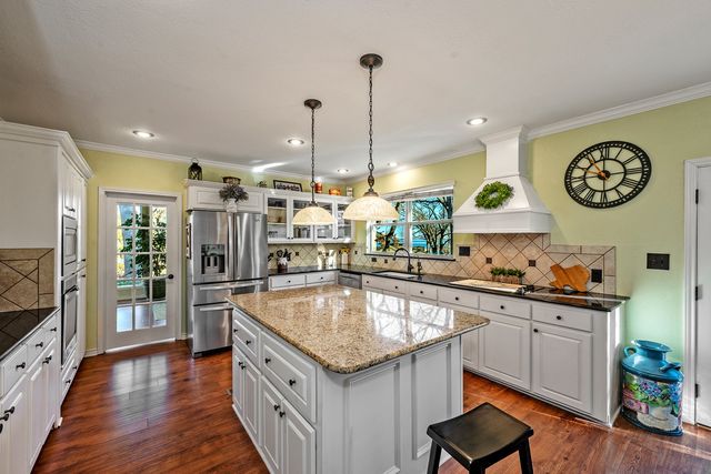 127 W Eagleview Circle, Pottsboro, TX 75076