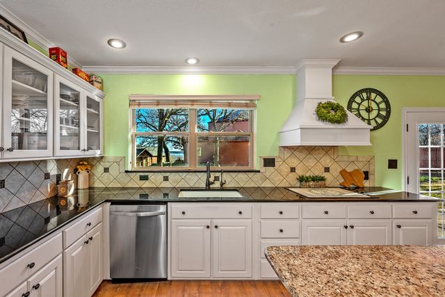 127 W Eagleview Circle, Pottsboro, TX 75076