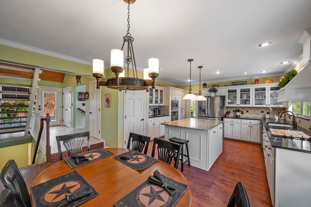 127 W Eagleview Circle, Pottsboro, TX 75076