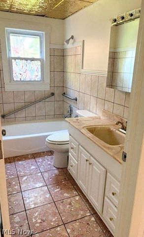 1702 Bears Den Road, Youngstown, OH 44511