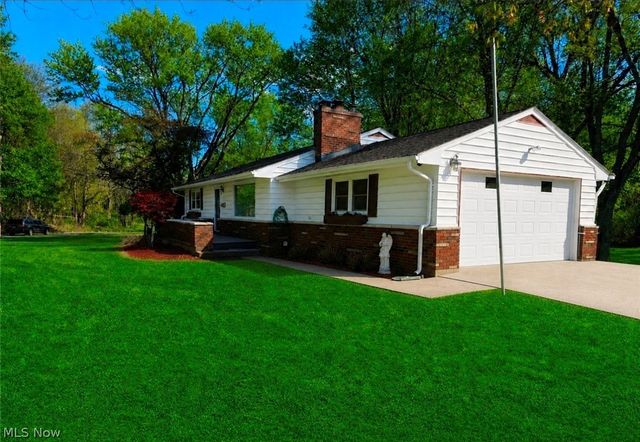 1702 Bears Den Road, Youngstown, OH 44511