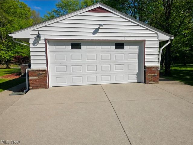 1702 Bears Den Road, Youngstown, OH 44511