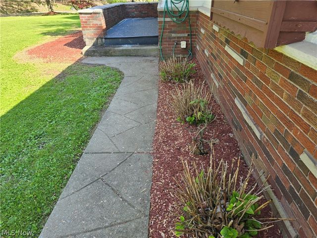 1702 Bears Den Road, Youngstown, OH 44511