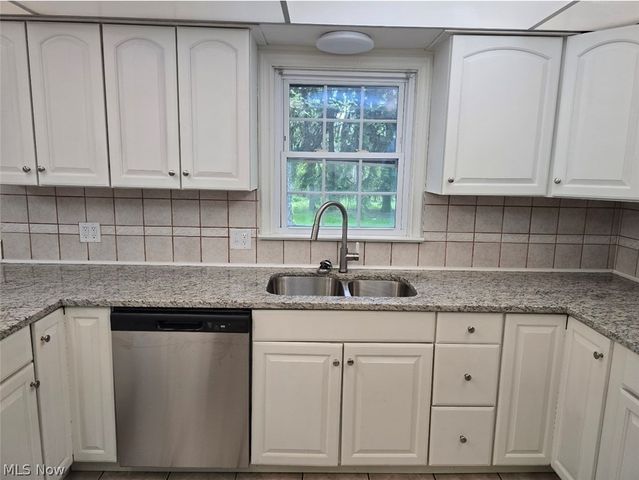 1702 Bears Den Road, Youngstown, OH 44511
