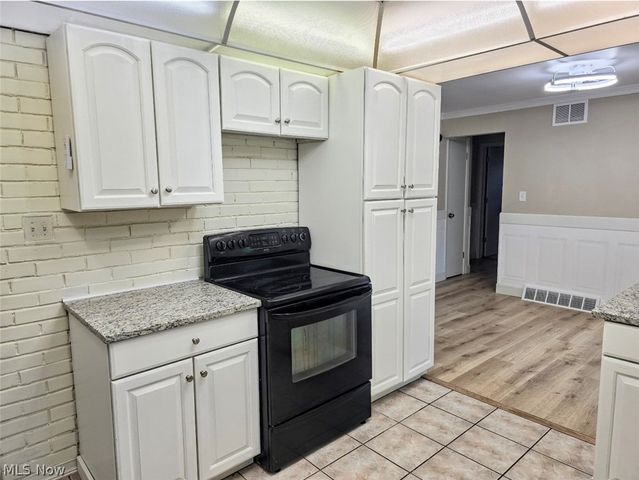 1702 Bears Den Road, Youngstown, OH 44511