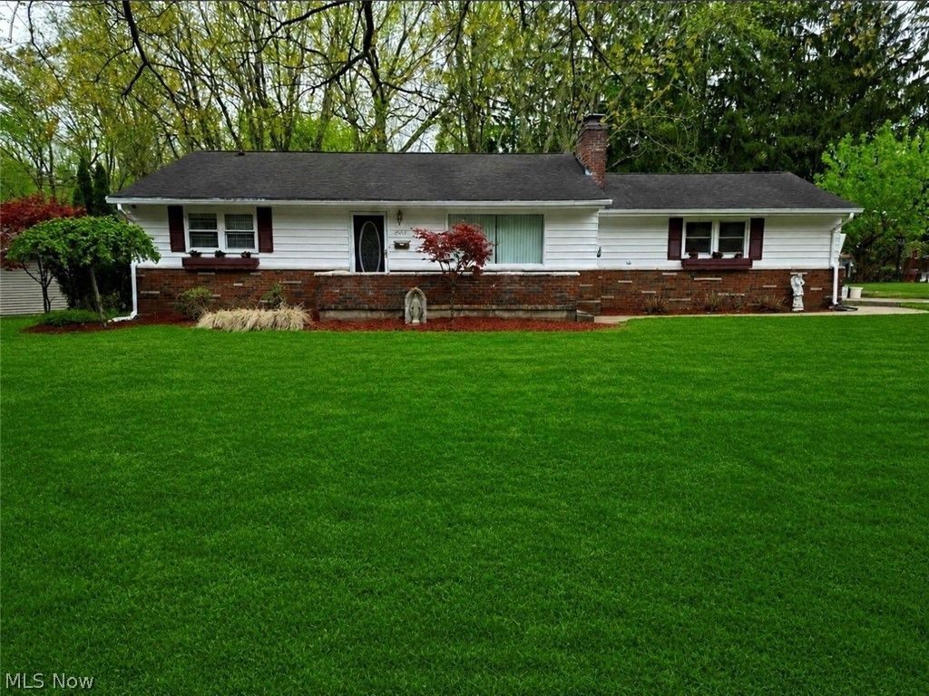 1702 Bears Den Road, Youngstown, OH 44511