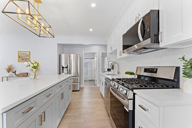 125 Redlands Rd 2, Boston, MA 02132