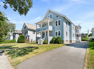 125 Redlands Rd 2, Boston, MA 02132