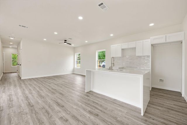 4103 Mountain View DR, Kingsland, TX 78639