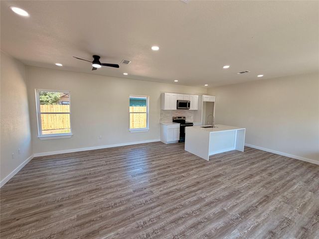 4103 Mountain View DR, Kingsland, TX 78639