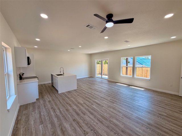 4103 Mountain View DR, Kingsland, TX 78639