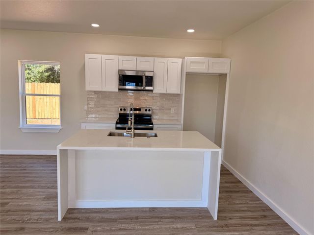 4103 Mountain View DR, Kingsland, TX 78639