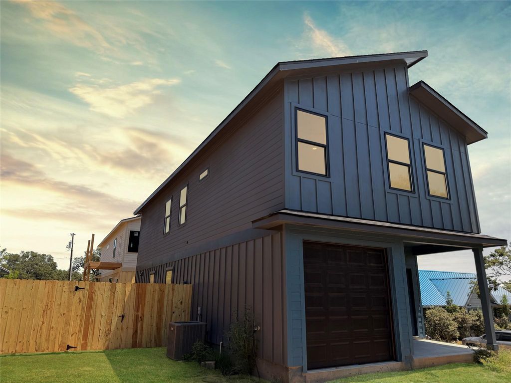 4103 Mountain View DR, Kingsland, TX 78639