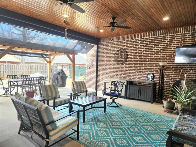 1503 N WALLACE POINTE Drive, Lake Charles, LA 70611