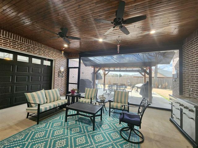 1503 N WALLACE POINTE Drive, Lake Charles, LA 70611