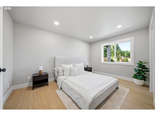 1925 Se SHERRETT St, Portland, OR 97202