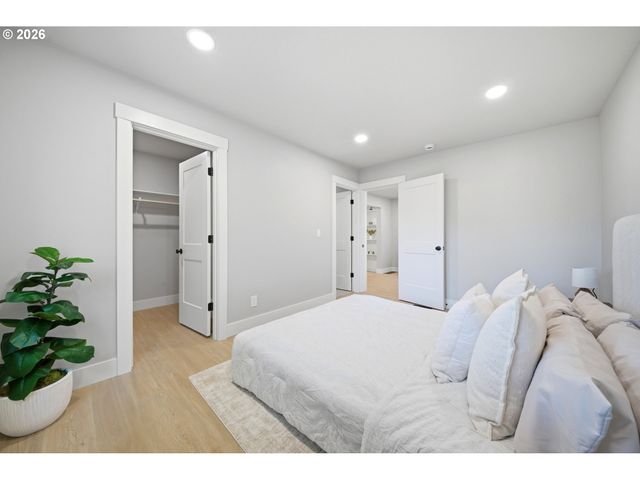 1925 Se SHERRETT St, Portland, OR 97202