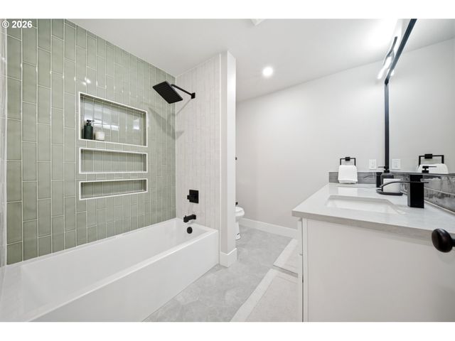 1925 Se SHERRETT St, Portland, OR 97202