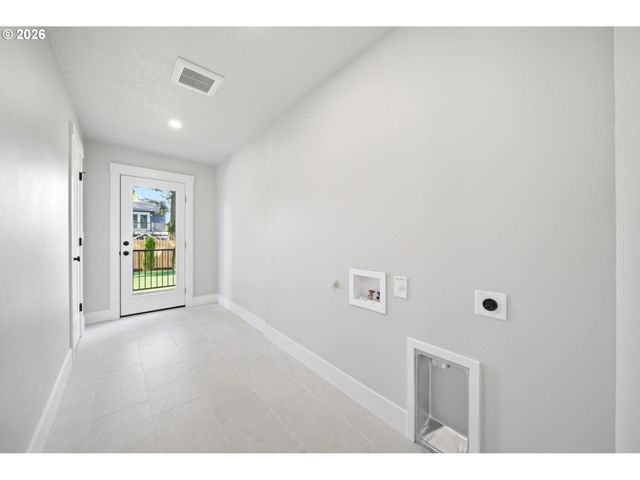 1925 Se SHERRETT St, Portland, OR 97202