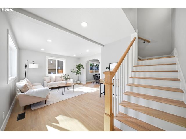 1925 Se SHERRETT St, Portland, OR 97202