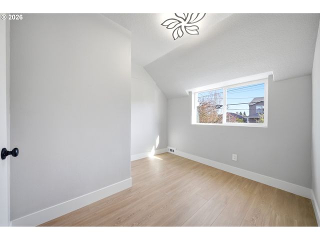 1925 Se SHERRETT St, Portland, OR 97202