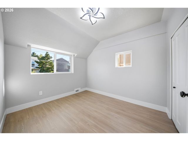 1925 Se SHERRETT St, Portland, OR 97202